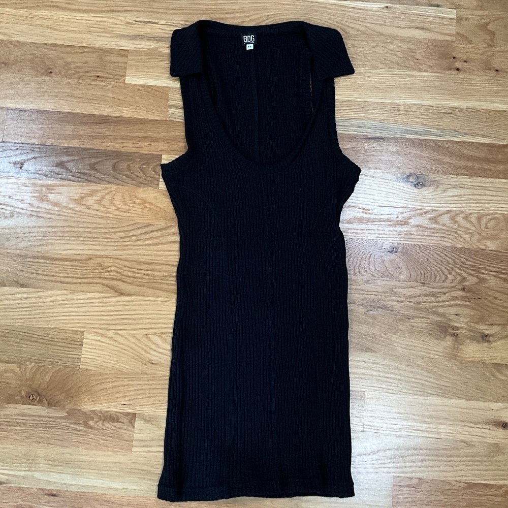 Med ribbed sleeveless scoop neck collared long sweater